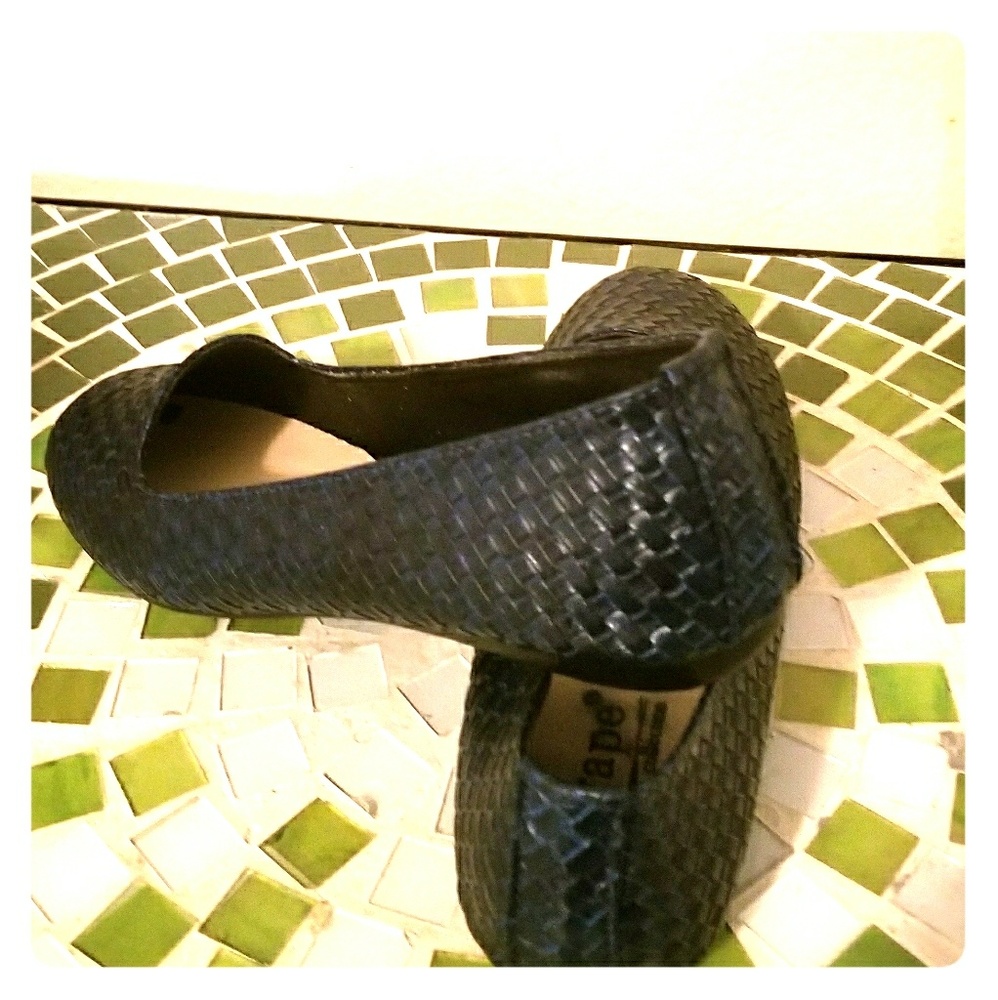 Flat shoes